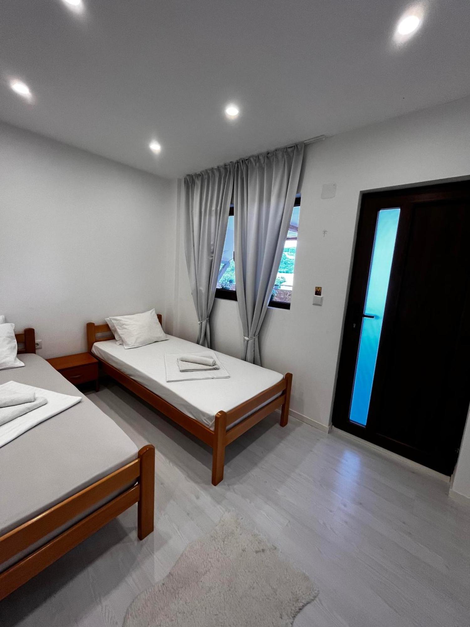 Vila Legrand Bazias Екстериор снимка