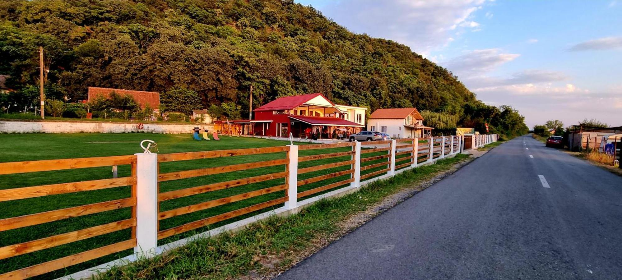 Vila Legrand Bazias Екстериор снимка