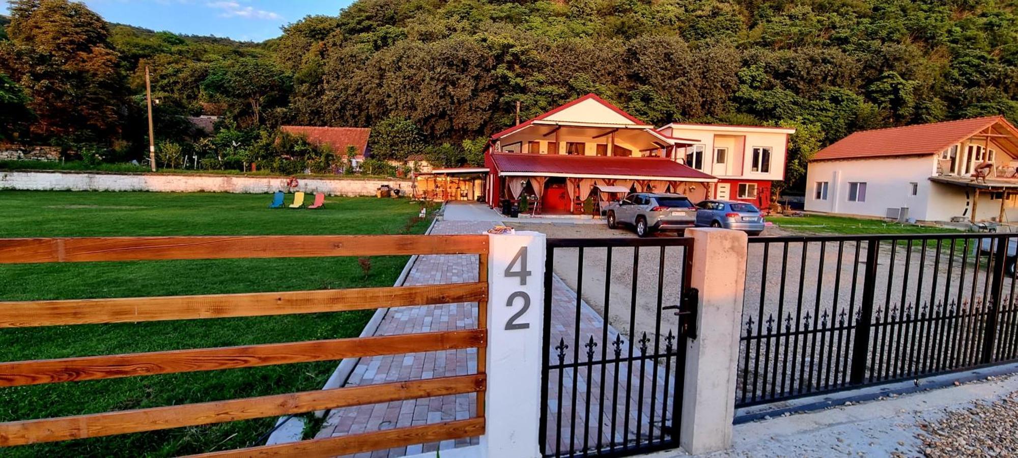 Vila Legrand Bazias Екстериор снимка